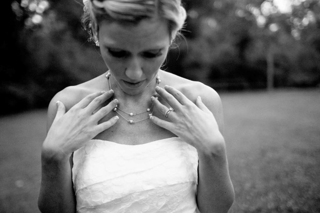 bride and her jewlery