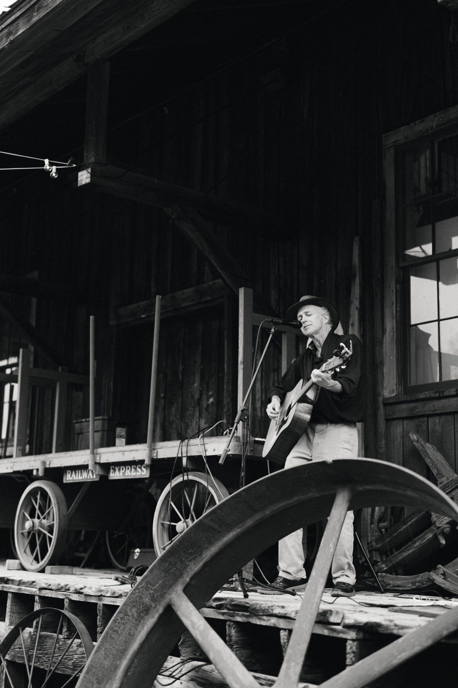 Dan Sheridan playing music at wedding rehearsal in Aspen. 