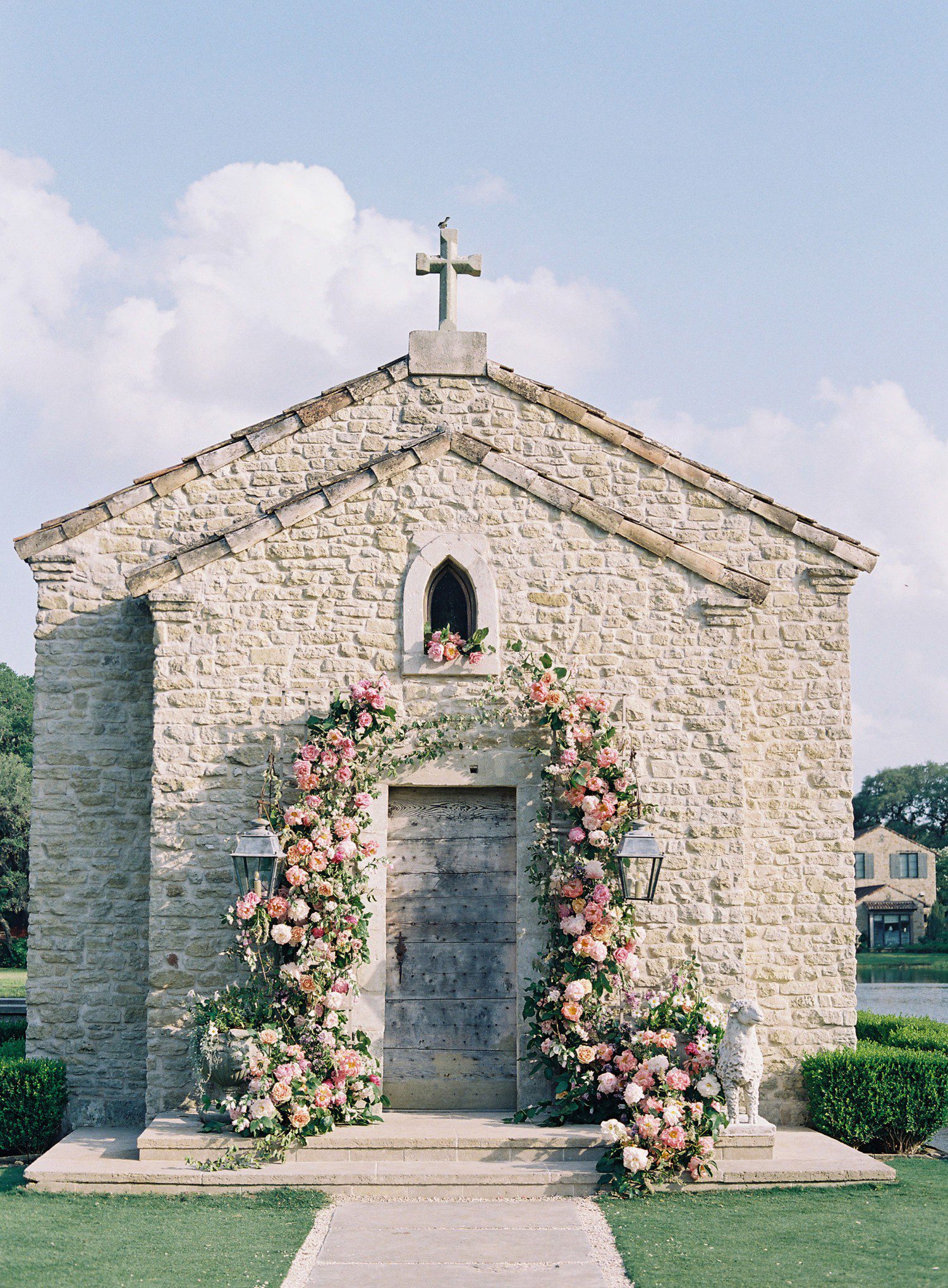 French Chapel with flowers at the clubs at Houston Oaks.