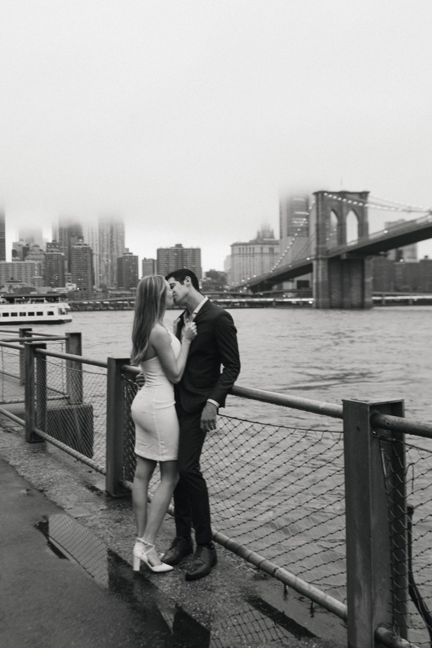 Brooklyn Bridge engagement session in NYC. 