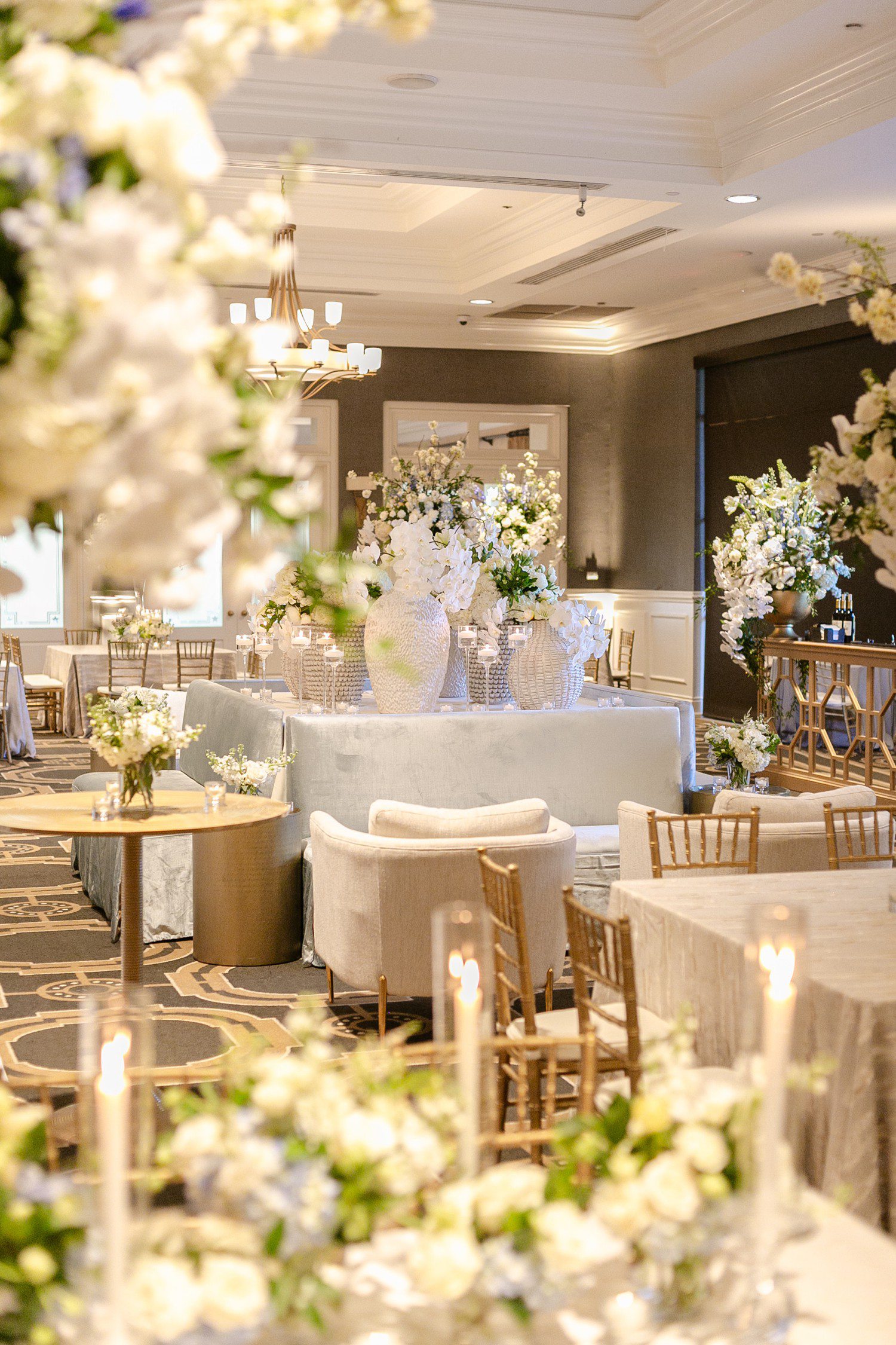 Wedding reception at Austin Country Club with white flowers.