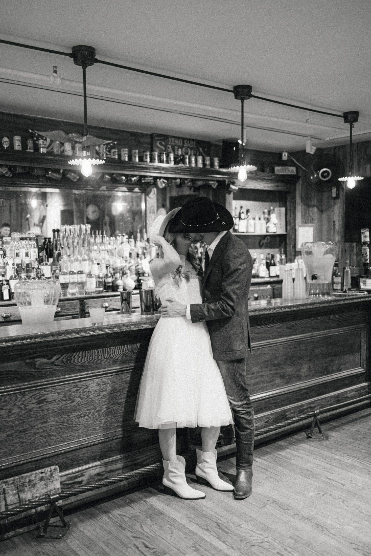 Wedding couple kissing at Kemo Sabe in Aspen.