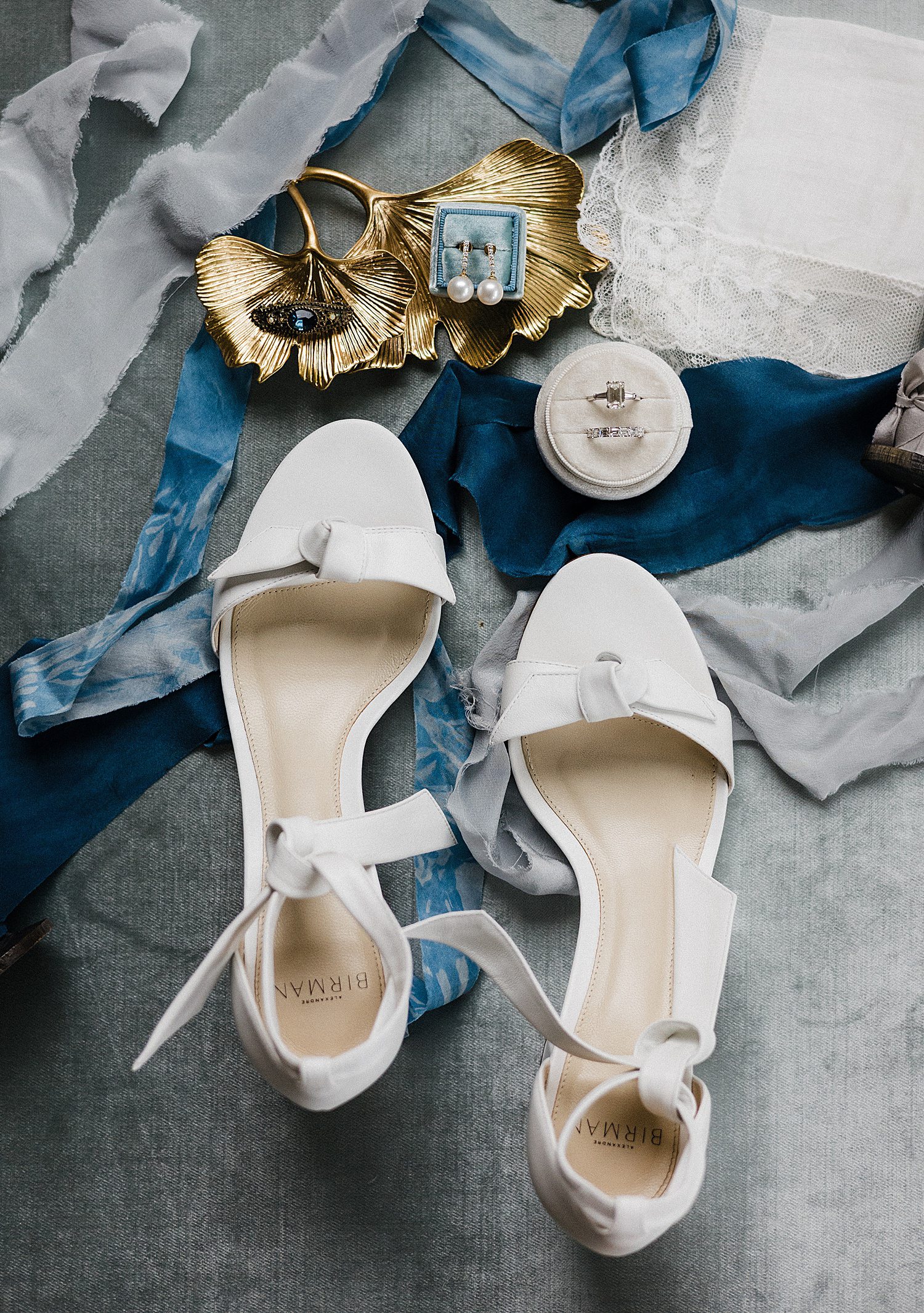 Bride's shoes & rings